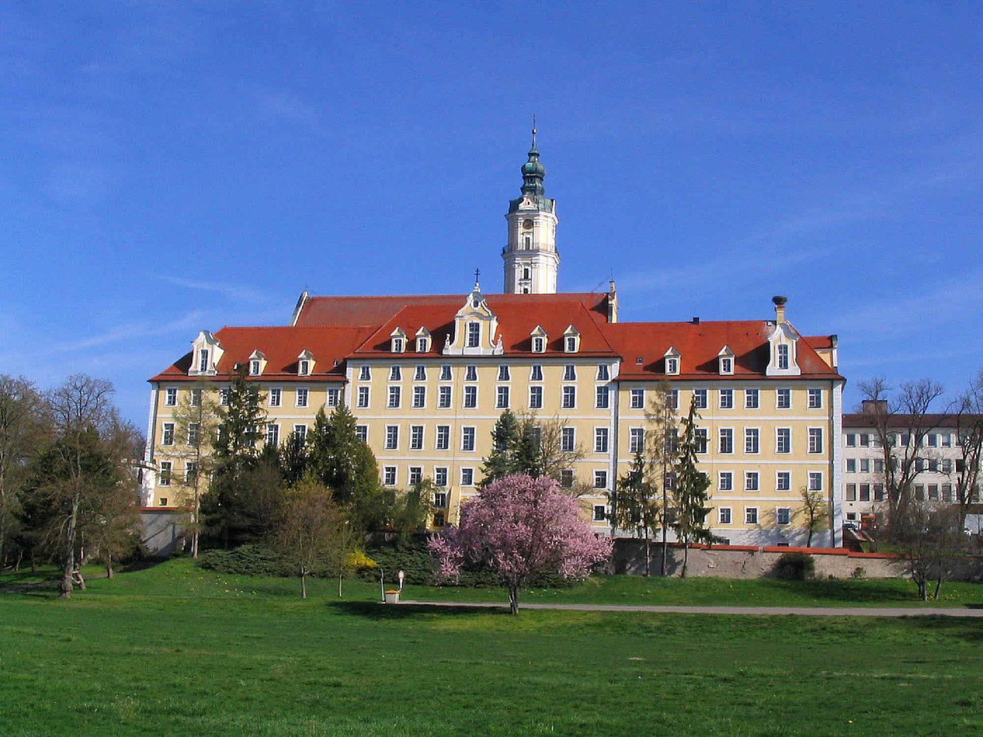 Aparthotel Donaustern Asbach-Baumenheim Exterior photo
