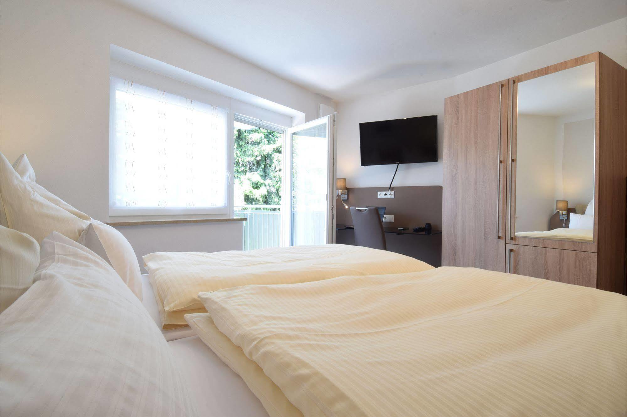 Aparthotel Donaustern Asbach-Baumenheim Exterior photo